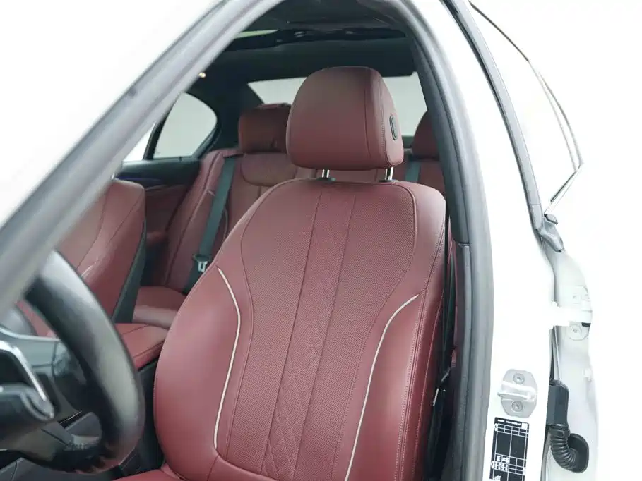 BMW 5 Series — миниатюра 13