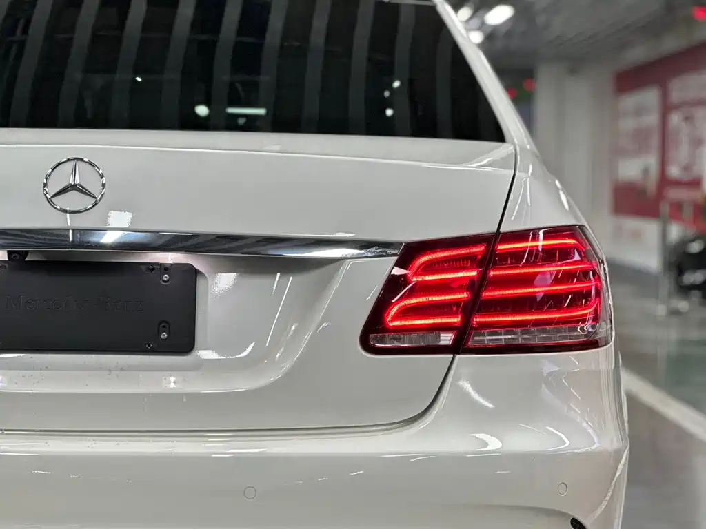 Mercedes-Benz E-Class — миниатюра 9