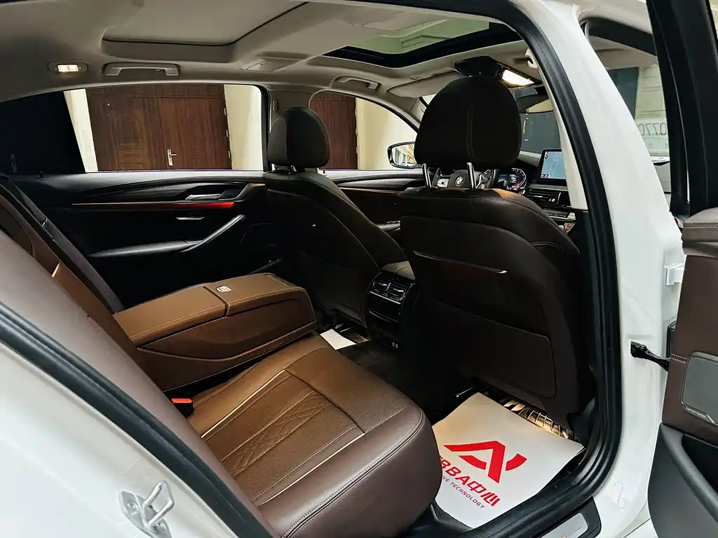 BMW 5 Series — миниатюра 19