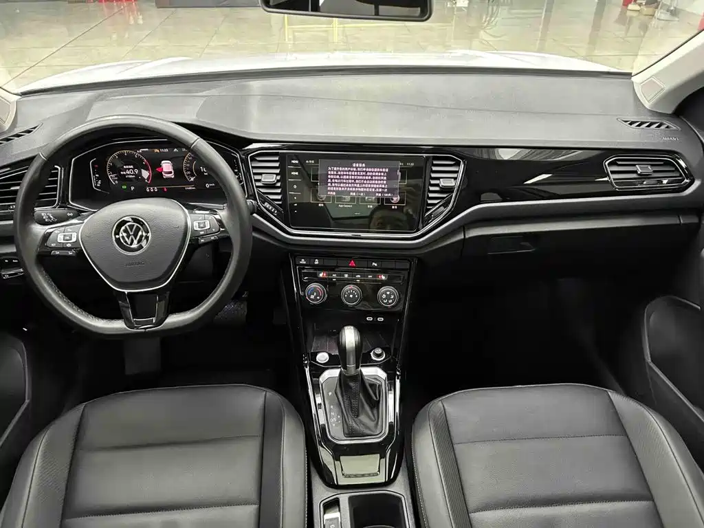 Volkswagen T-Roc — миниатюра 2
