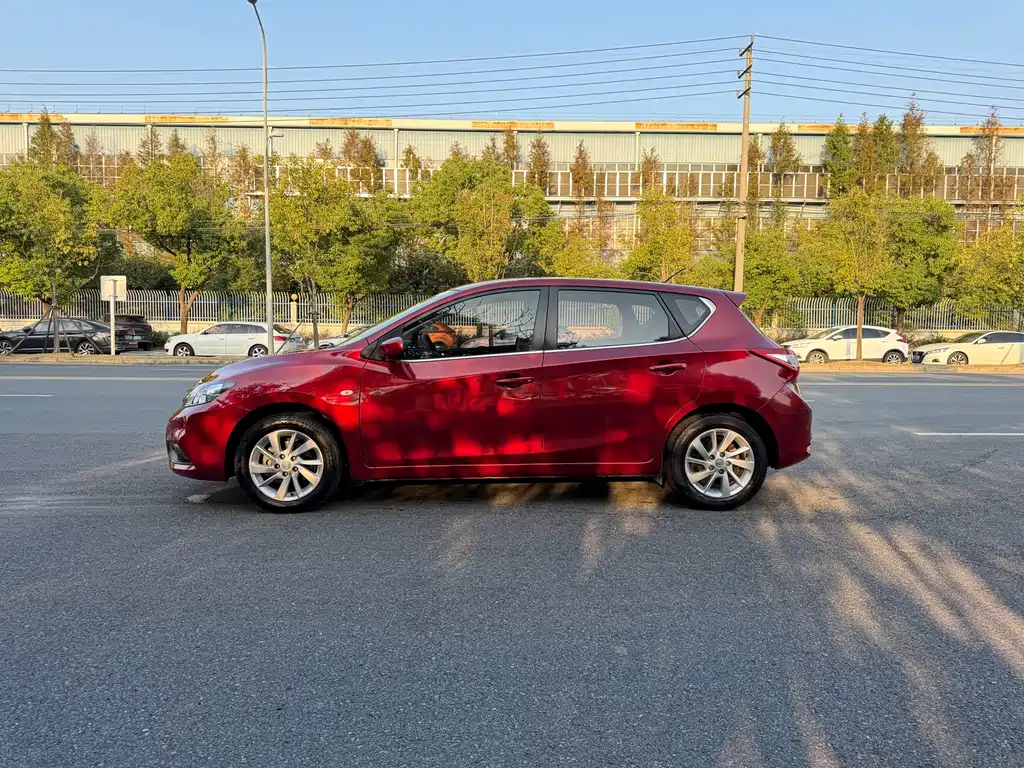 Nissan Tiida — миниатюра 6
