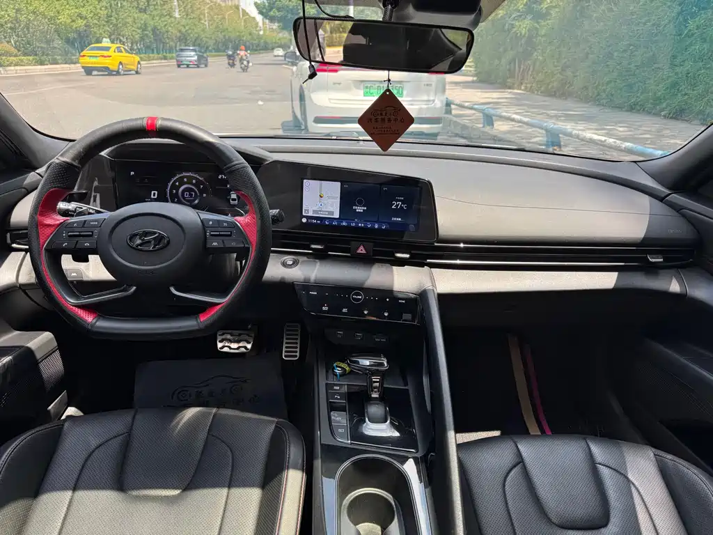 Hyundai Elantra — миниатюра 6