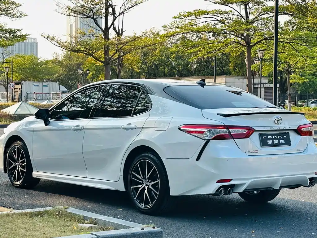 Toyota Camry — миниатюра 6