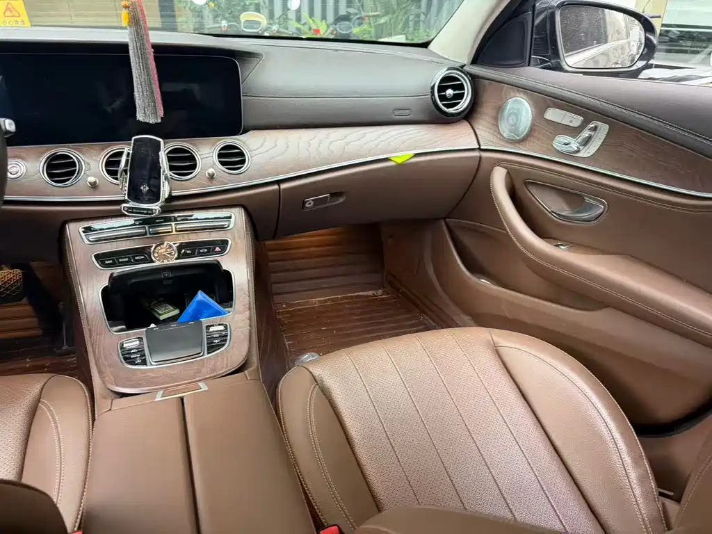 Mercedes-Benz E-Class — миниатюра 5