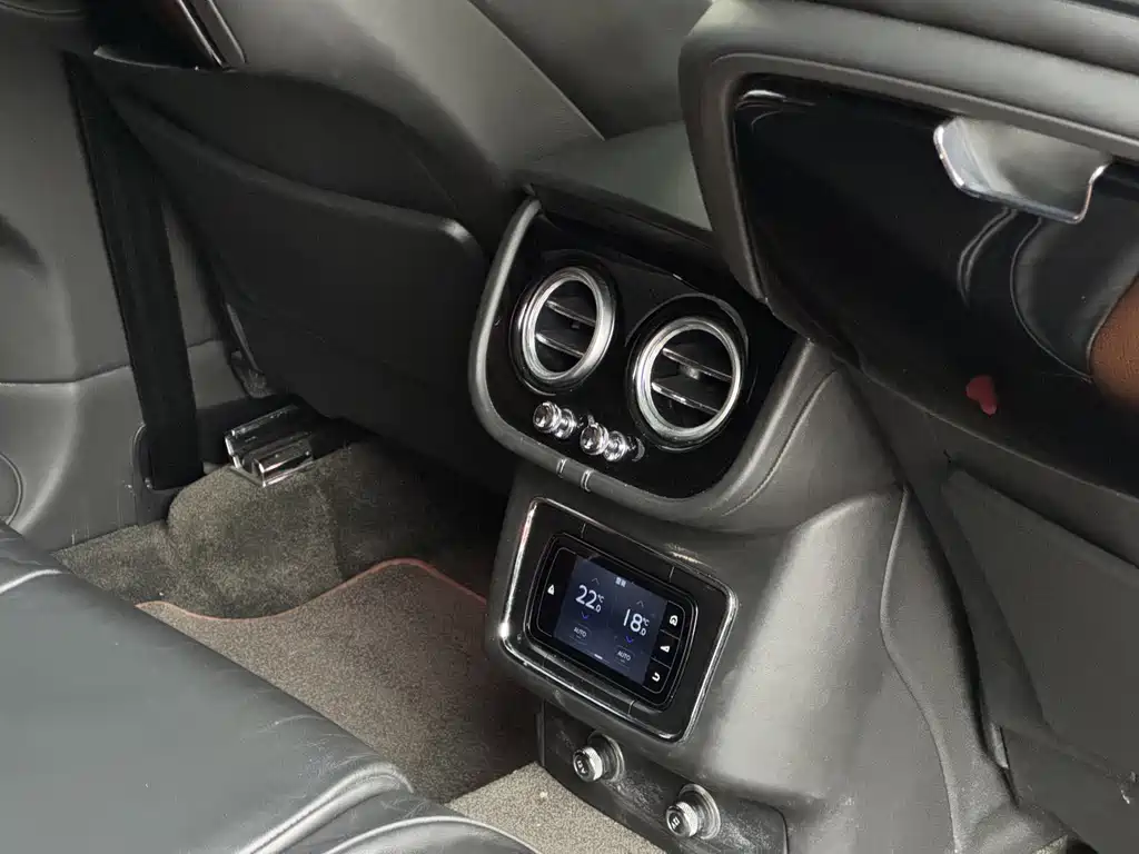 Bentley Bentayga — миниатюра 20