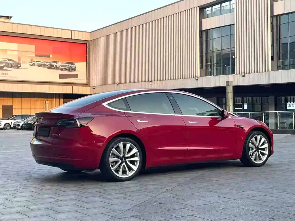 Tesla Model 3 — миниатюра 9