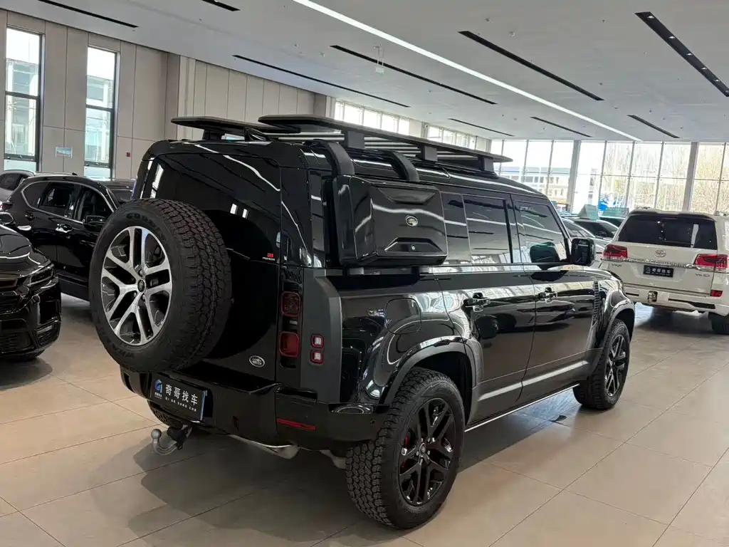 LAND ROVER DEFENDER