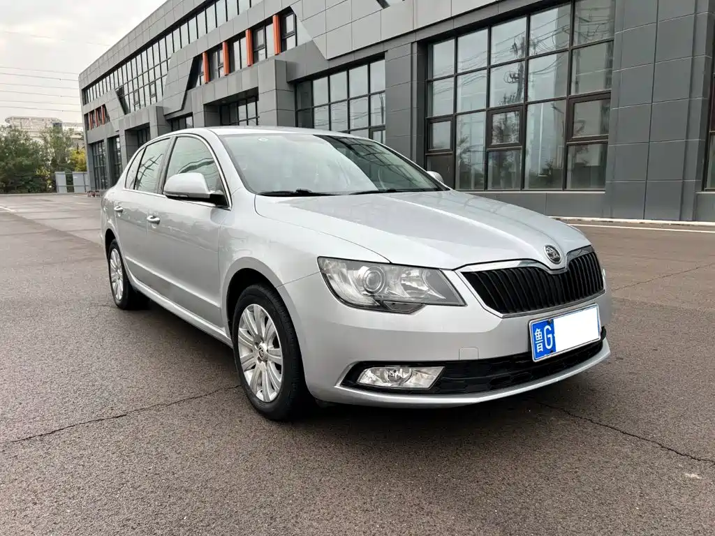 Skoda Superb — миниатюра 3