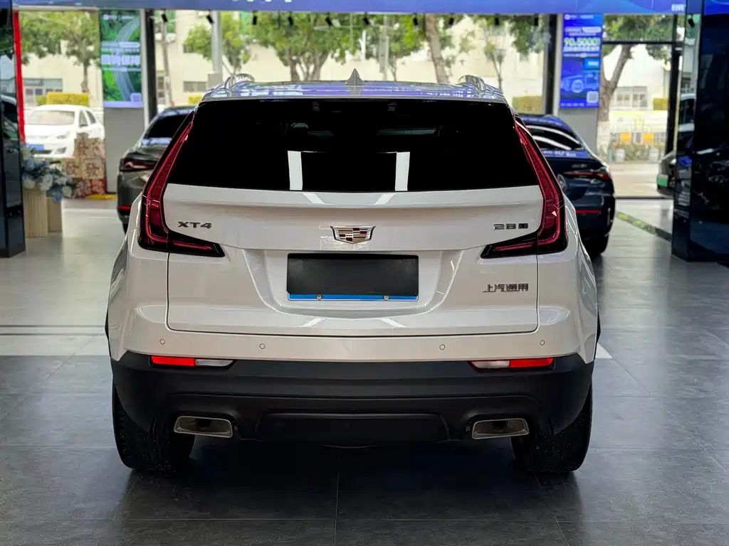 CADILLAC XT4