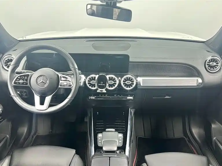 Mercedes-Benz GLB — миниатюра 12