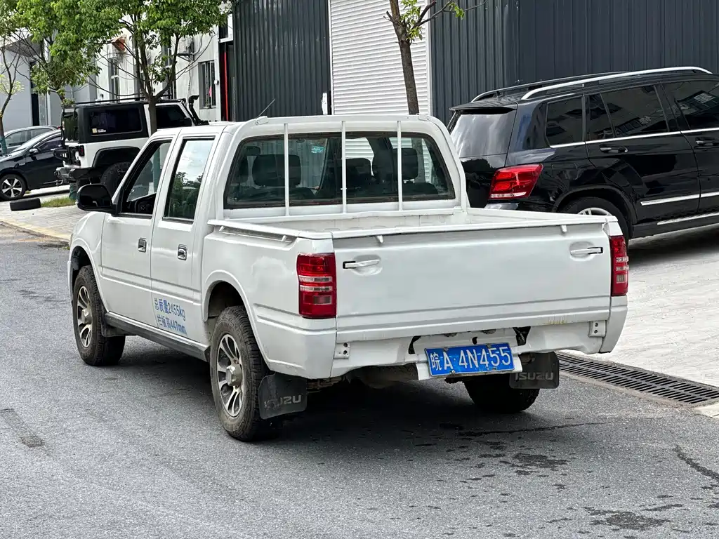 Isuzu Pickup — миниатюра 7