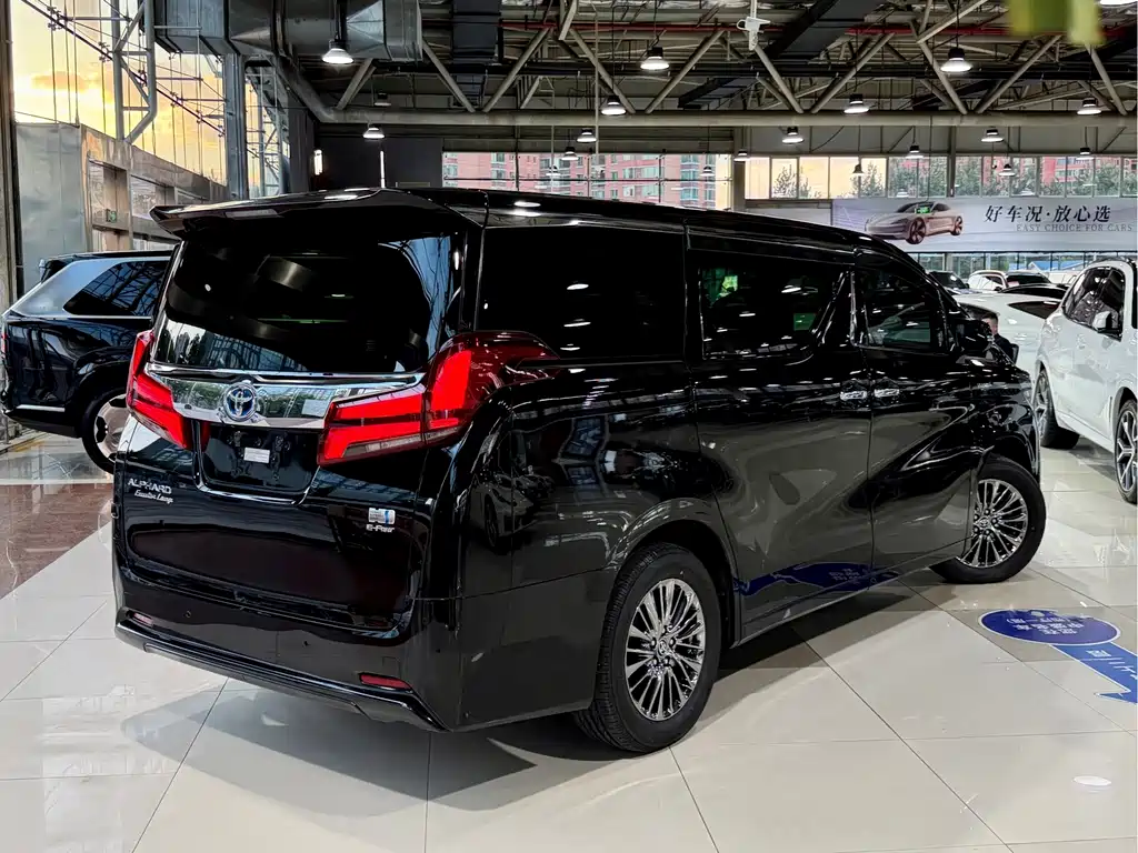 Toyota Alphard — миниатюра 28