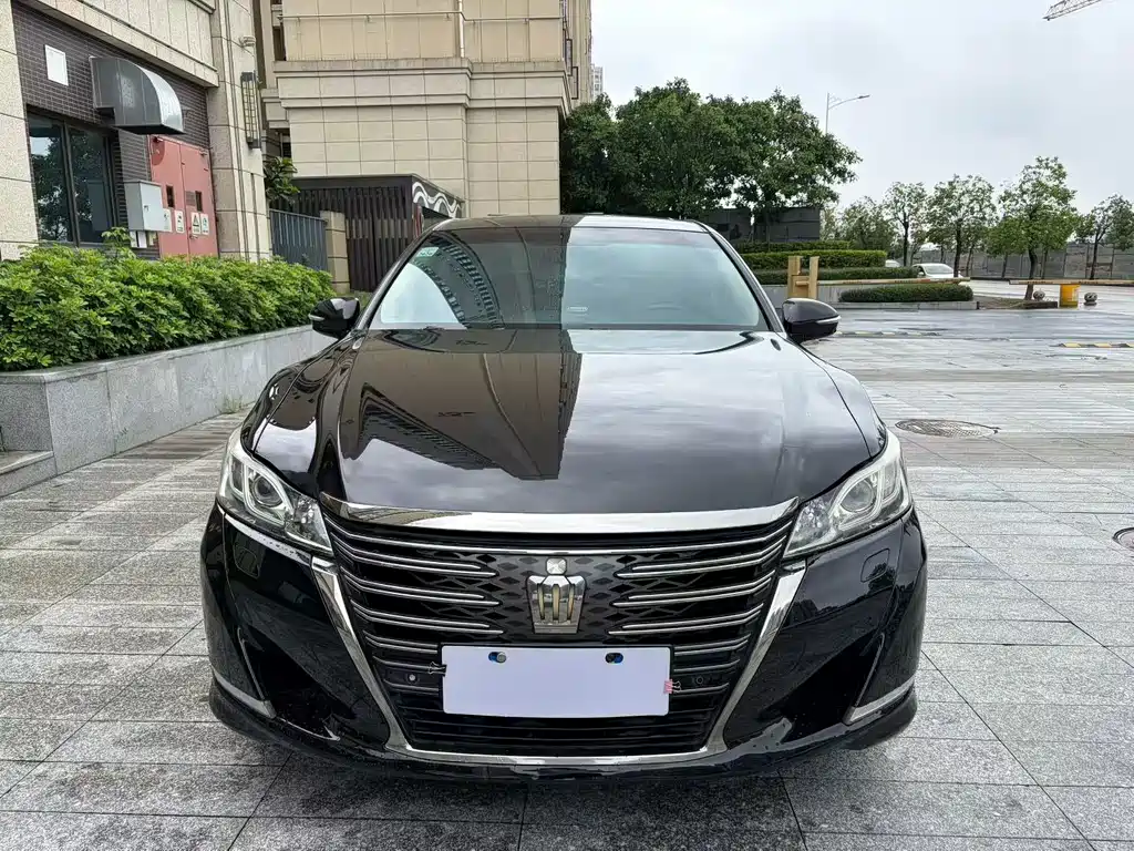 Toyota Crown — миниатюра 2
