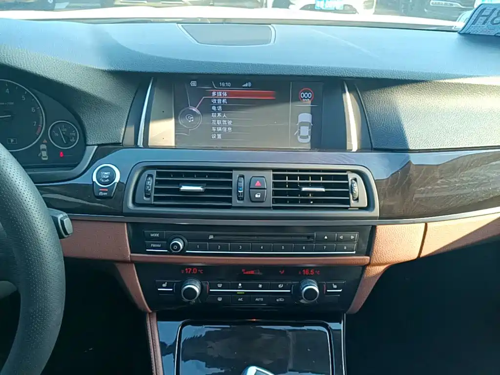 BMW 5 Series — миниатюра 13