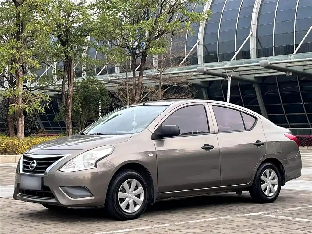 Nissan Sunny 2015