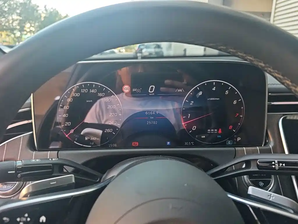 Mercedes-Benz E-Class — миниатюра 16