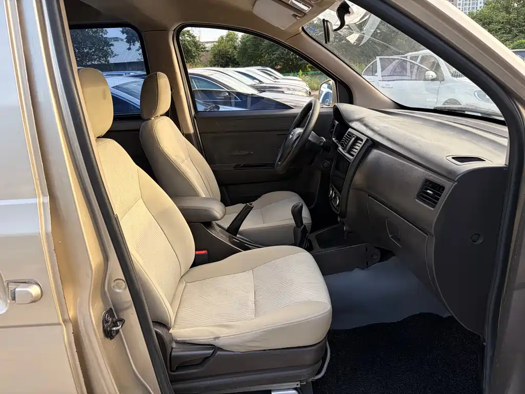 Wuling Rongguang V — миниатюра 15