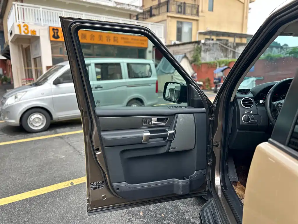 Land Rover Discovery — миниатюра 8