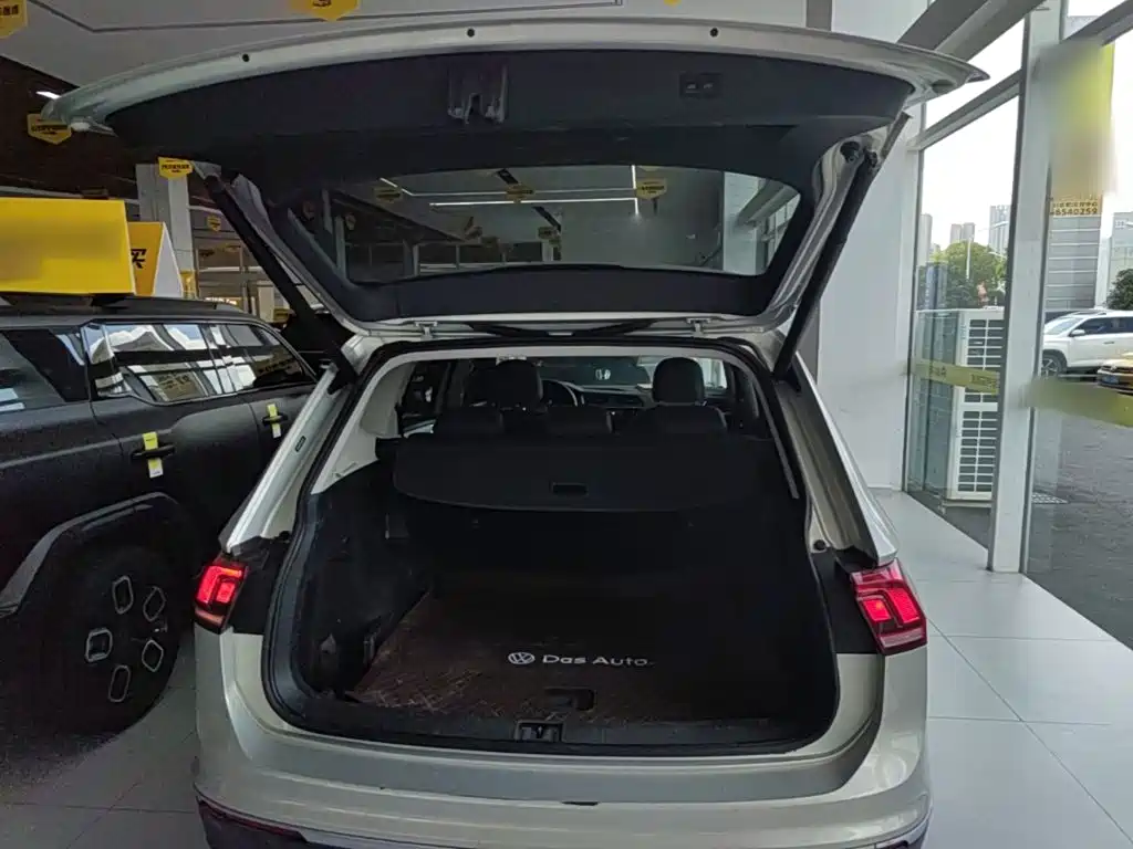 Volkswagen Tiguan L — миниатюра 19
