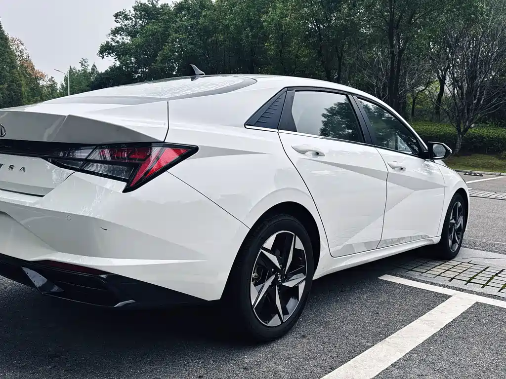 Hyundai Elantra — миниатюра 5