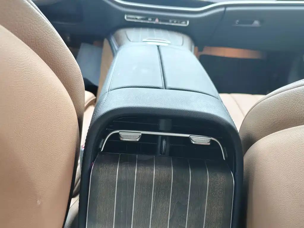 Mercedes-Benz E-Class — миниатюра 7