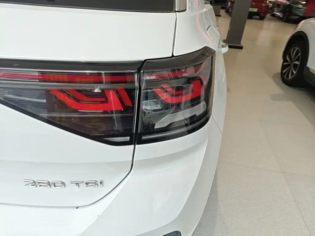Volkswagen T-Roc — миниатюра 8