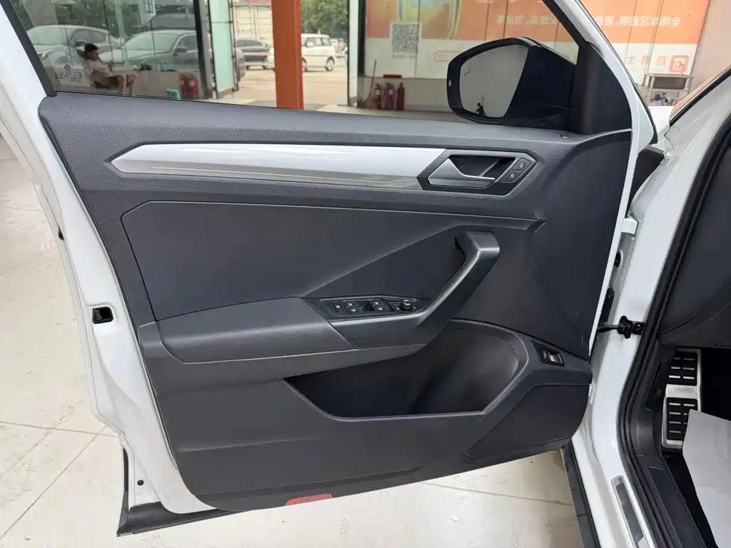 Volkswagen T-Roc — миниатюра 7
