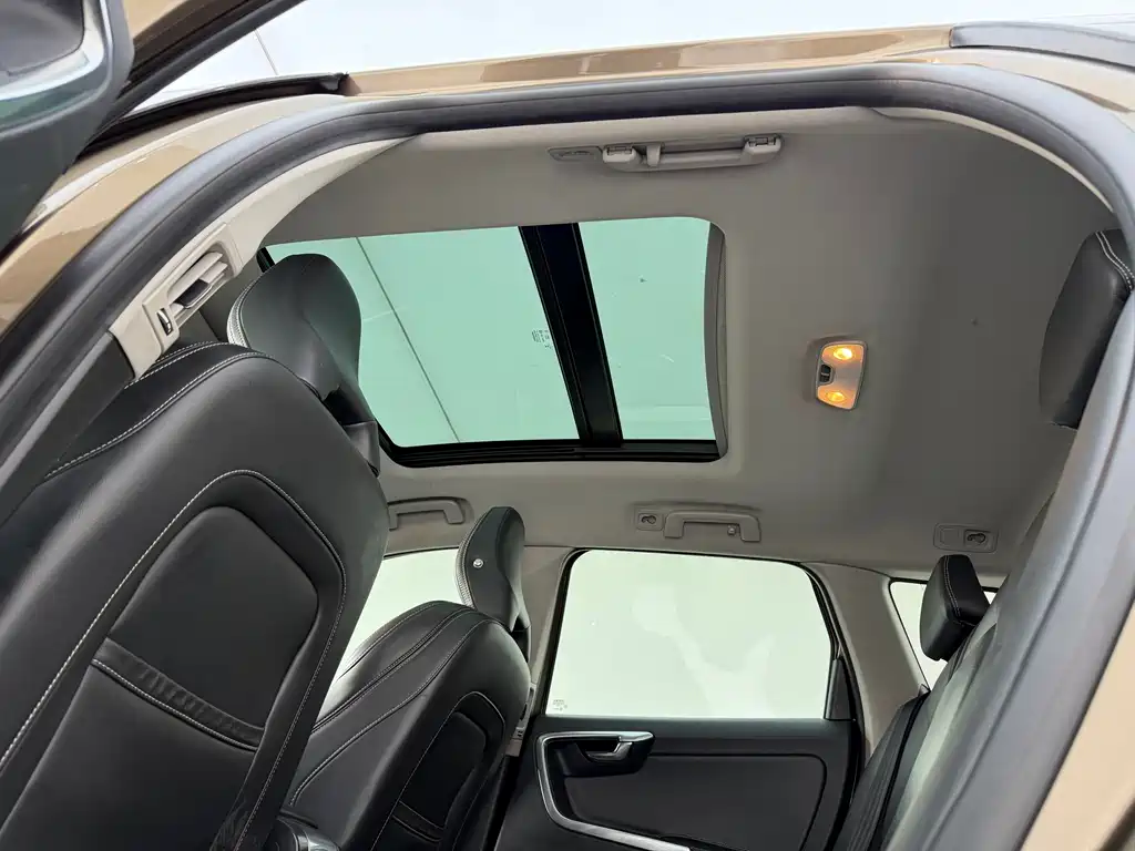 Volvo XC60 — миниатюра 11