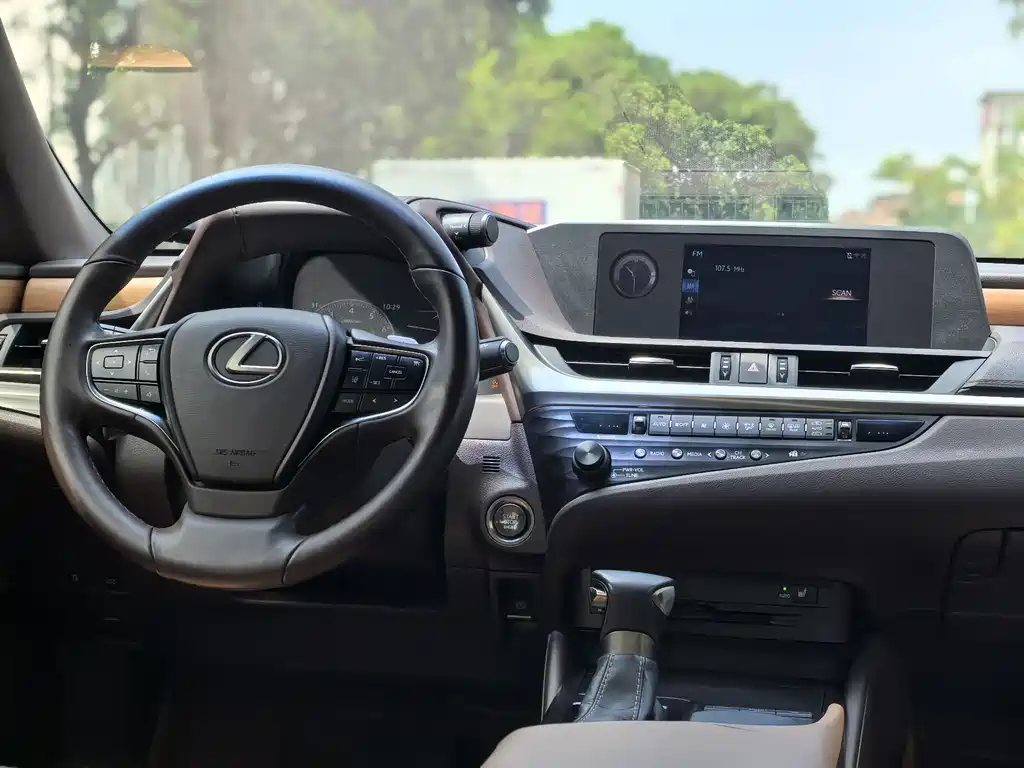 Lexus ES 2018 200 V