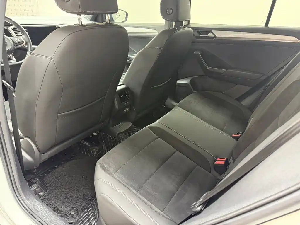 Volkswagen T-Roc — миниатюра 9