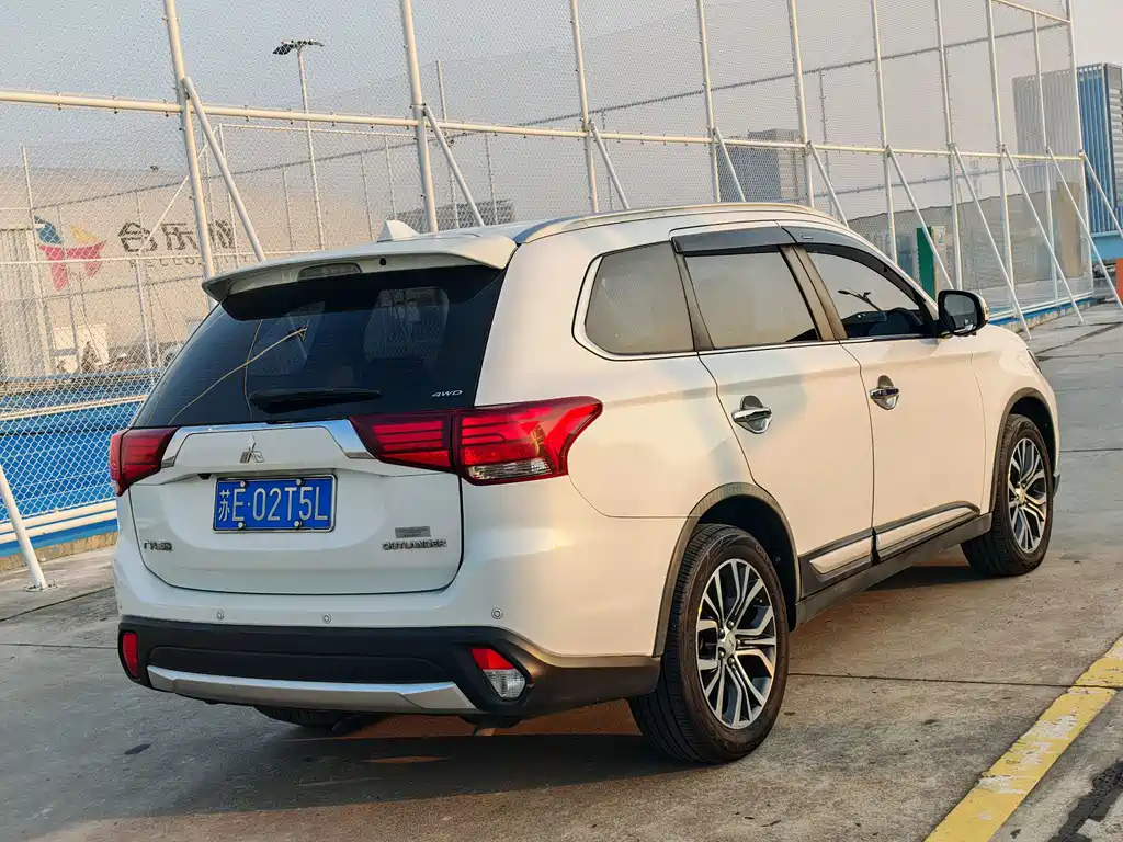 Mitsubishi Outlander — миниатюра 5