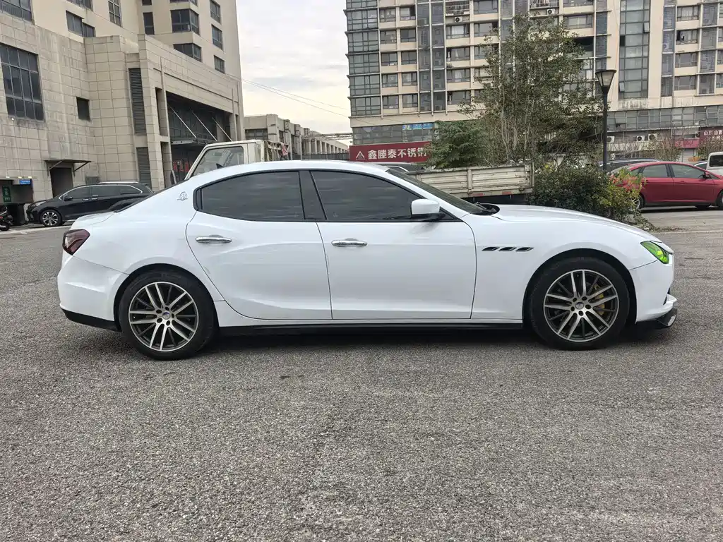 MASERATI GHIBLI