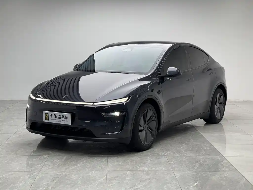 Tesla Model Y 2025