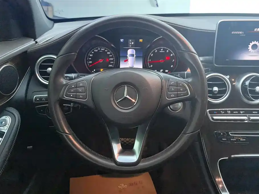 MERCEDES-BENZ GLC