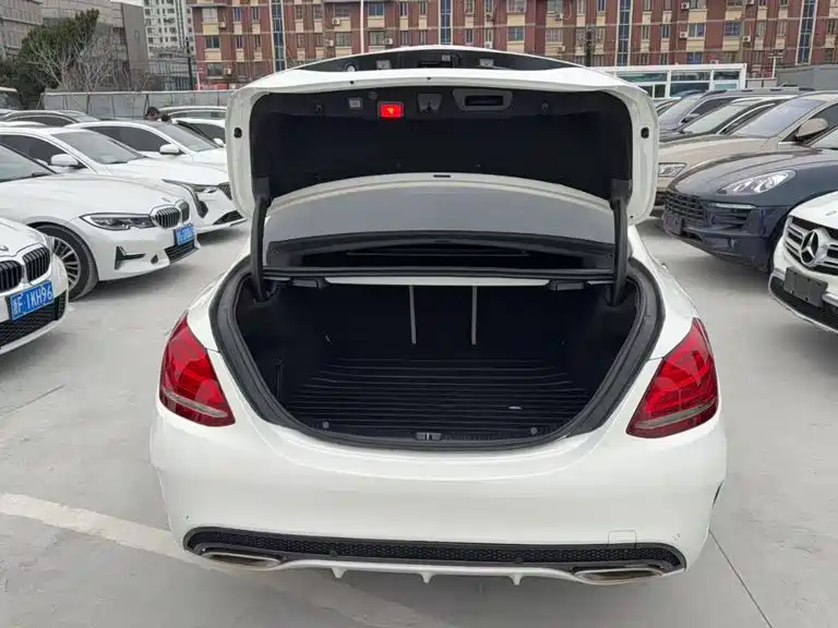 Mercedes-Benz C-Class — миниатюра 7