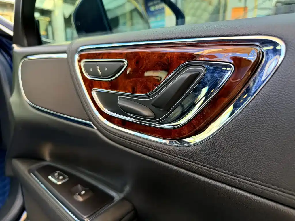 Lincoln Continental — миниатюра 3
