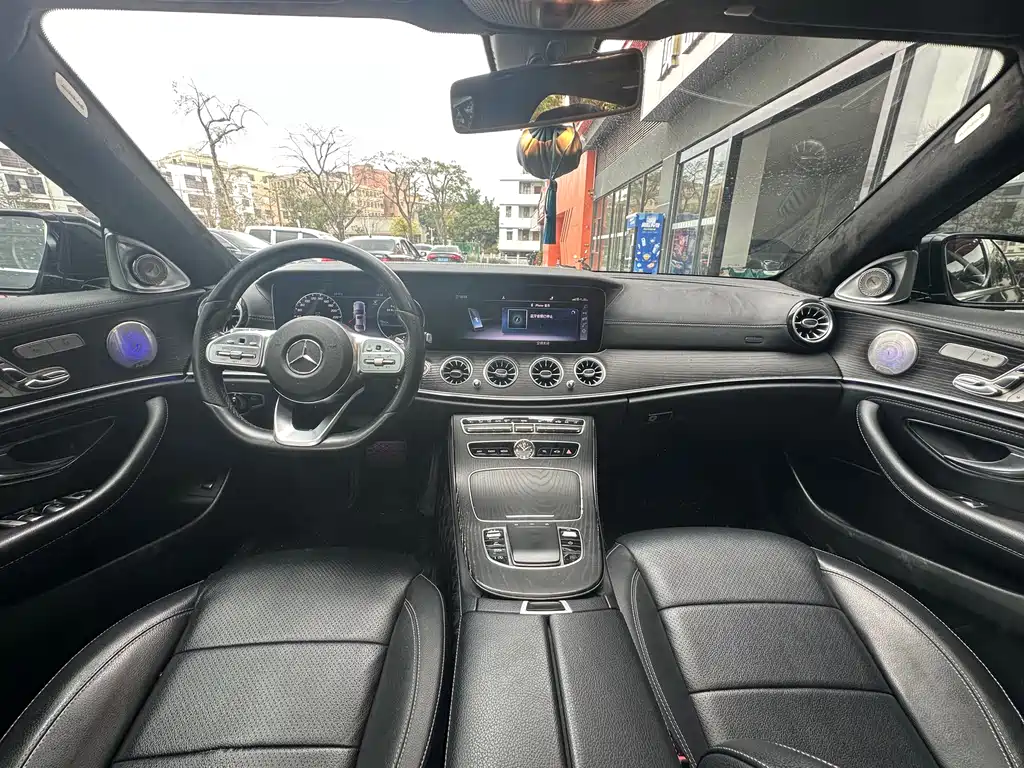 MERCEDES-BENZ E CLASS