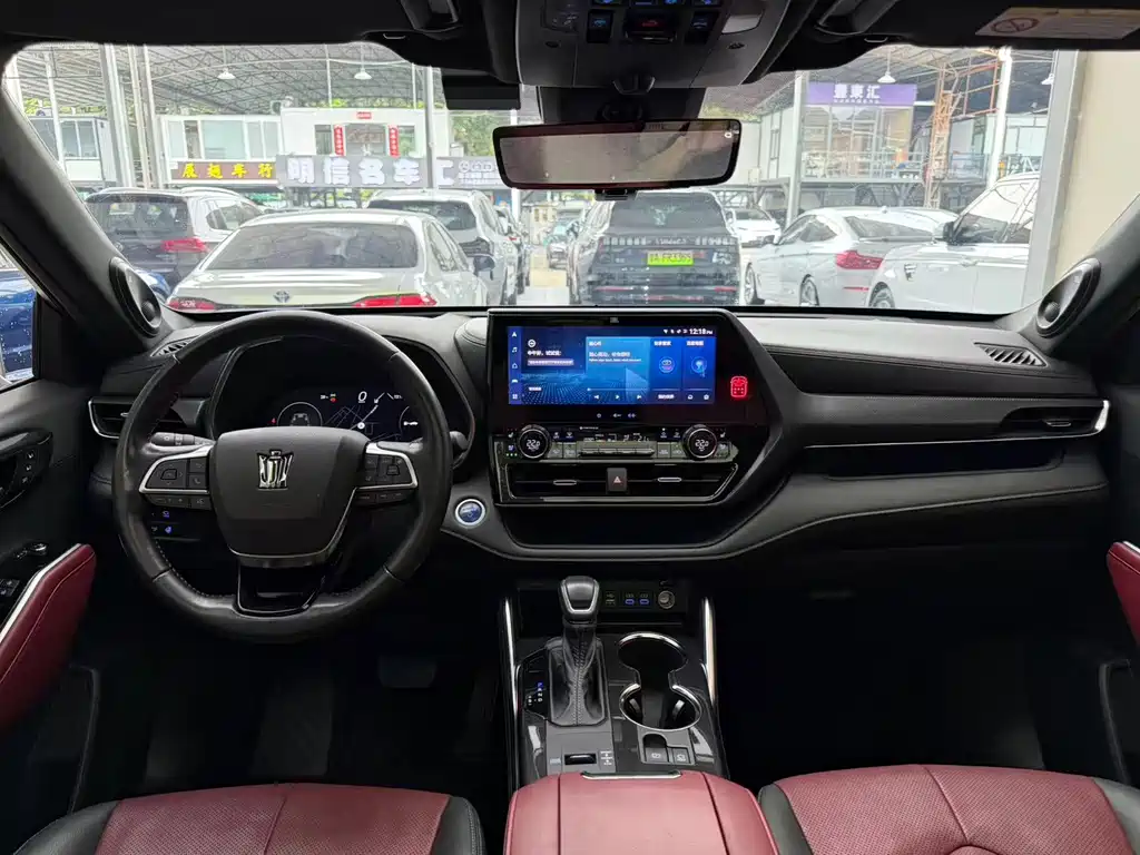 Toyota Crown Kluger — миниатюра 10