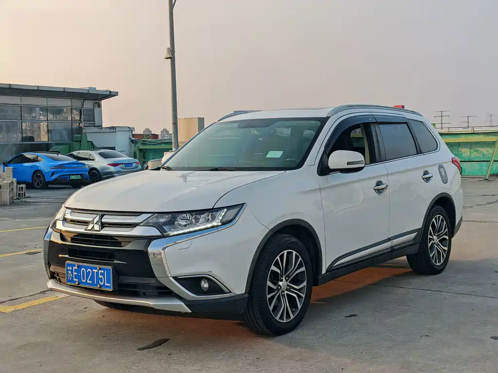 Mitsubishi Outlander — миниатюра 3