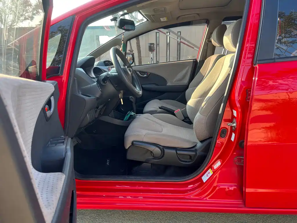 Honda Fit — миниатюра 6