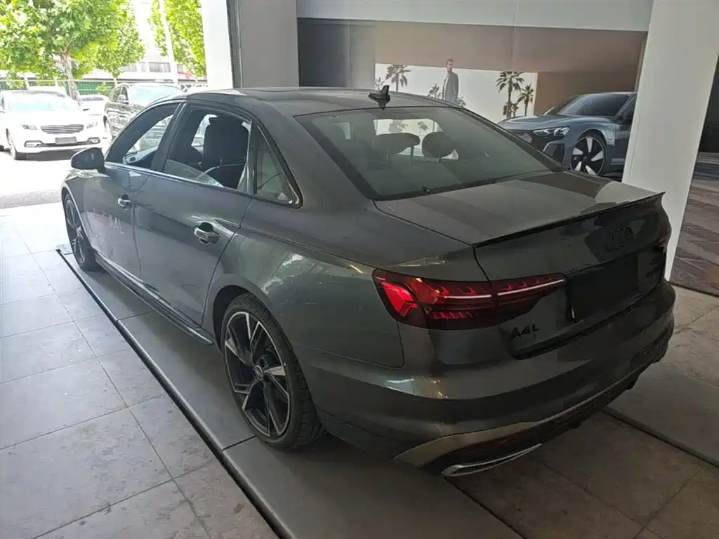 Audi A4L 2024 40 TFSI quattro RS