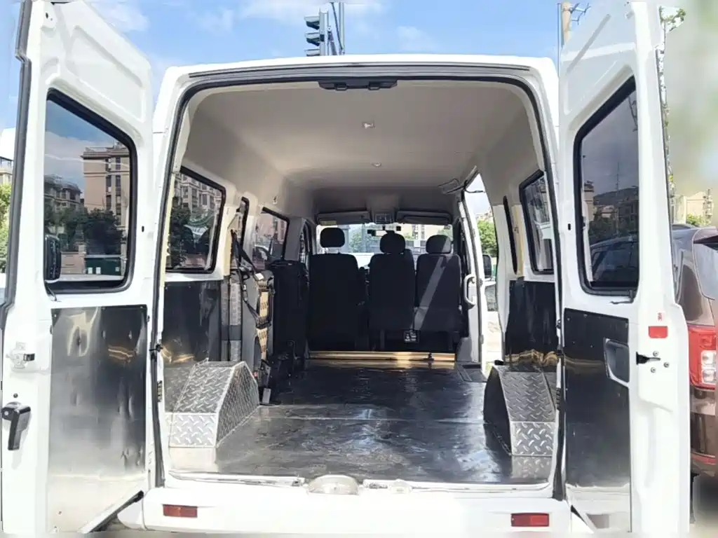Maxus V80 — миниатюра 24