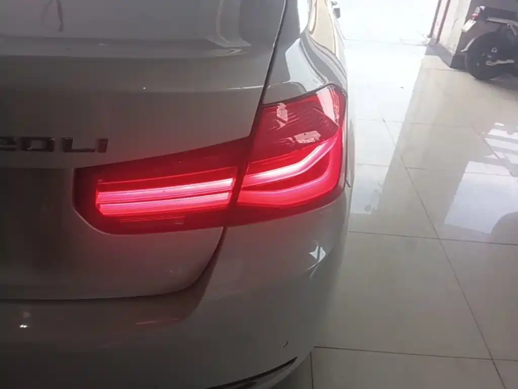 BMW 3 Series — миниатюра 8