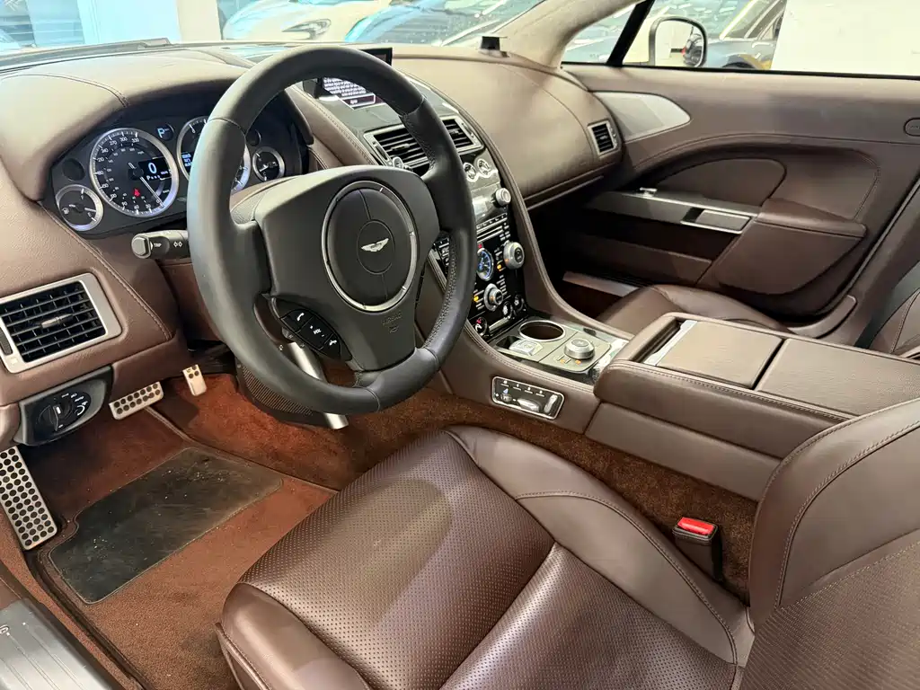 Aston Martin Rapide — миниатюра 4