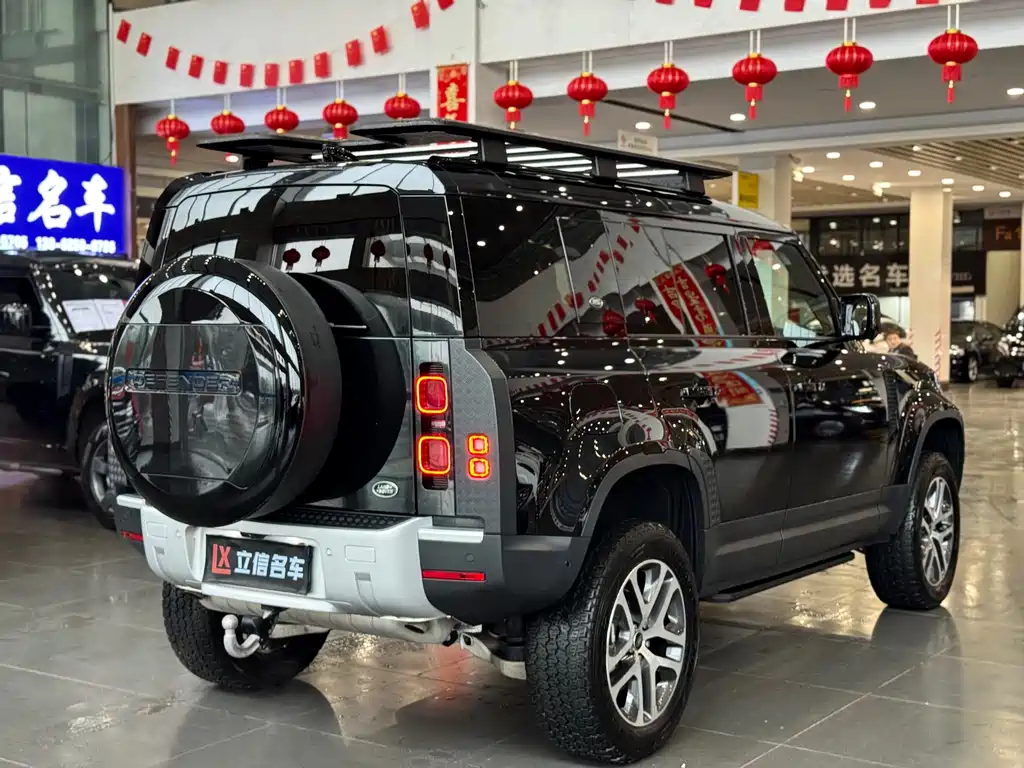 LAND ROVER DEFENDER