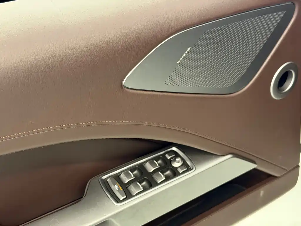 Aston Martin Rapide — миниатюра 9