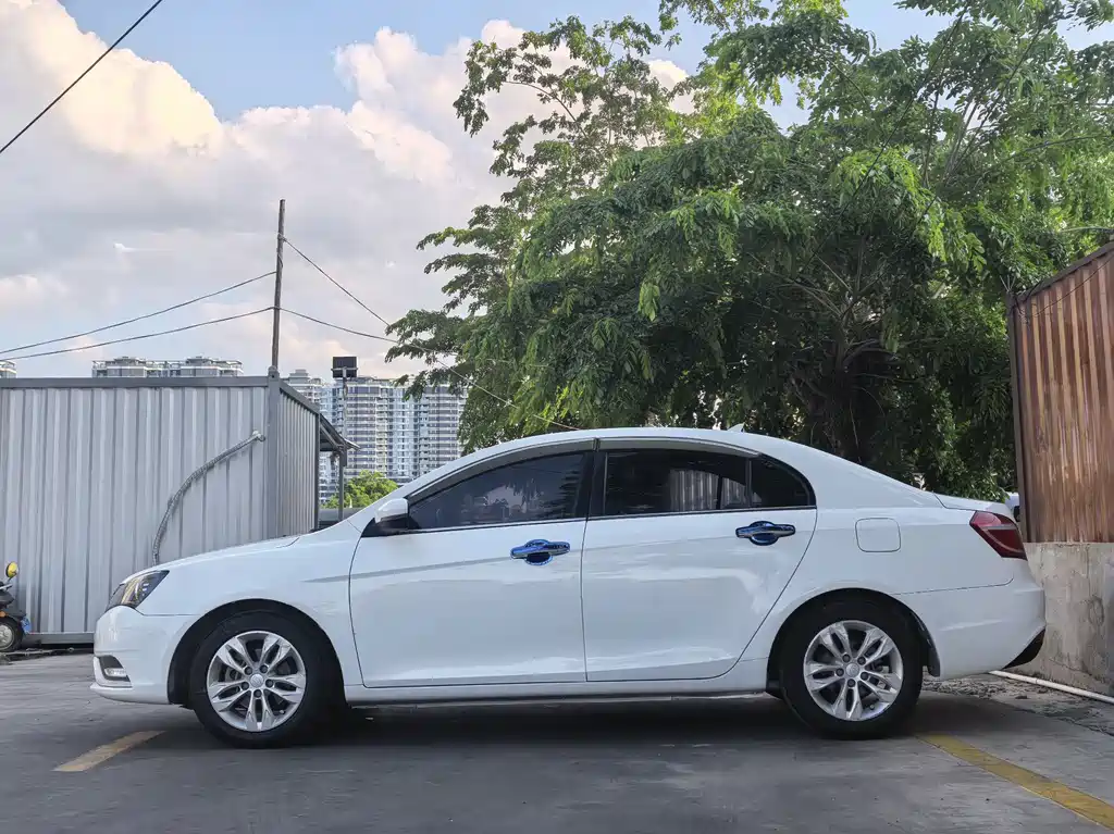 Geely Emgrand — миниатюра 10