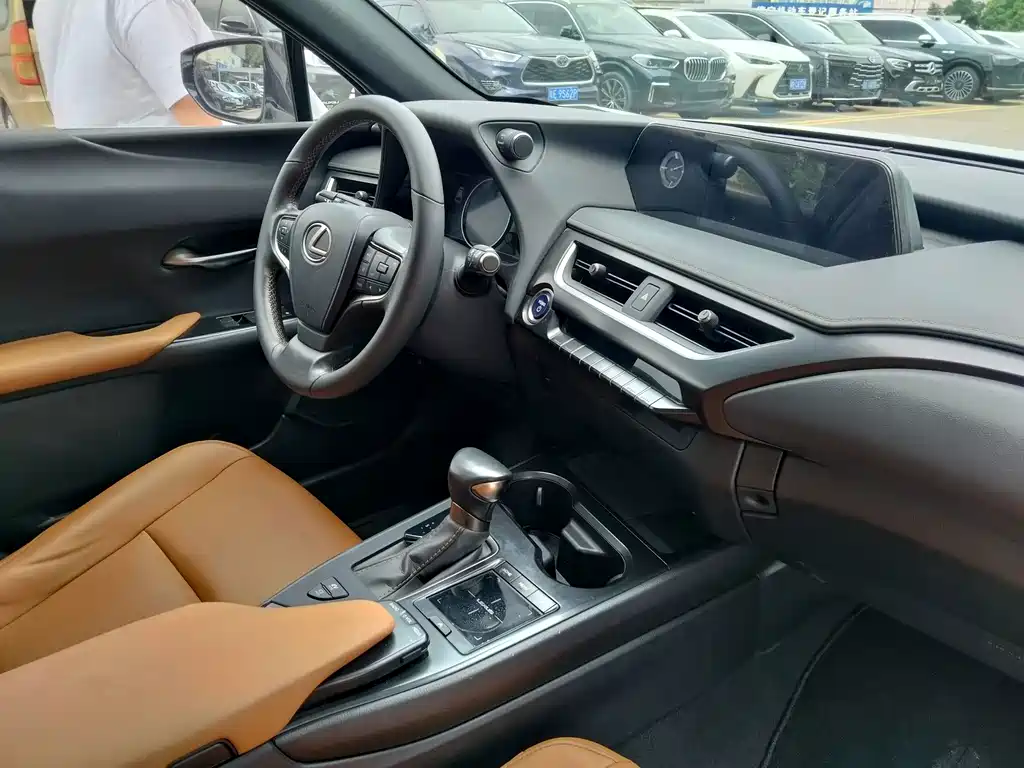 Lexus UX — миниатюра 4
