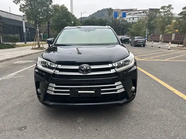 TOYOTA HIGHLANDER