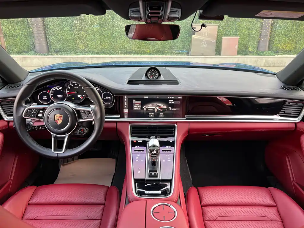 PORSCHE PANAMERA